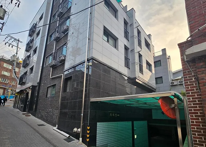 Station 3 Minutes On Foot, 2 Bedrooms, Charming House